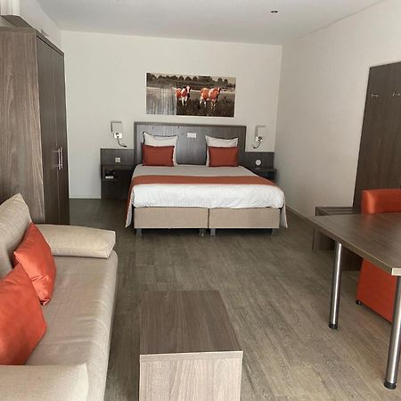 De Twee Linden Hotel Beneden-Leeuwen ภายนอก รูปภาพ
