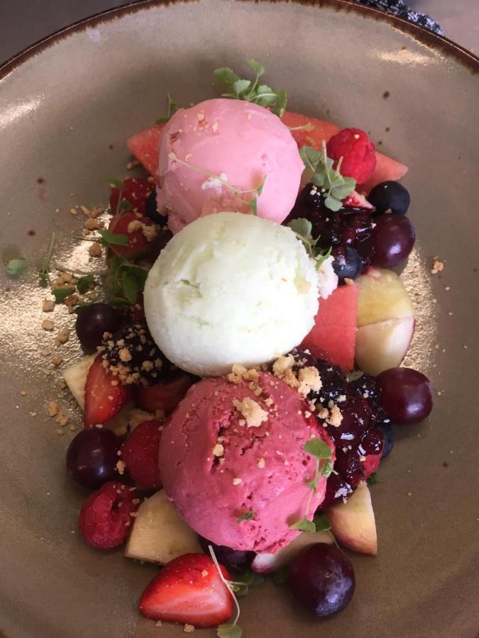 De Twee Linden Hotel Beneden-Leeuwen ภายนอก รูปภาพ