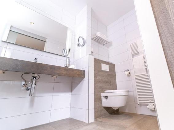 De Twee Linden Hotel Beneden-Leeuwen ภายนอก รูปภาพ
