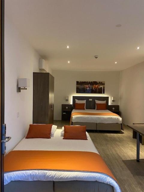 De Twee Linden Hotel Beneden-Leeuwen ภายนอก รูปภาพ
