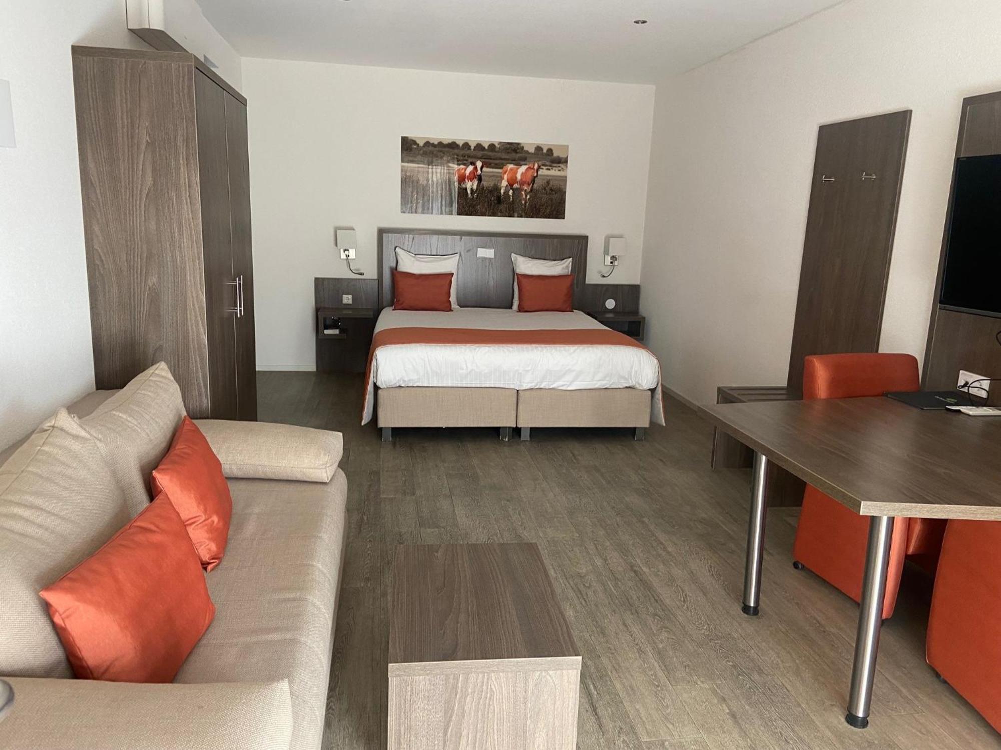 De Twee Linden Hotel Beneden-Leeuwen ภายนอก รูปภาพ