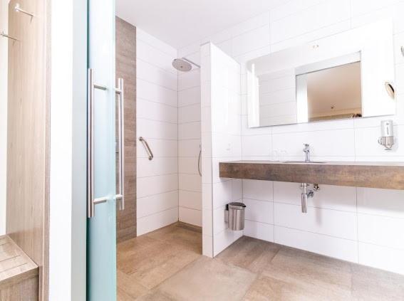 De Twee Linden Hotel Beneden-Leeuwen ภายนอก รูปภาพ