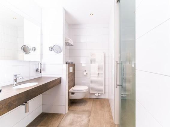 De Twee Linden Hotel Beneden-Leeuwen ภายนอก รูปภาพ
