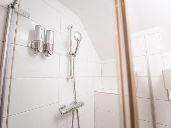 De Twee Linden Hotel Beneden-Leeuwen ภายนอก รูปภาพ