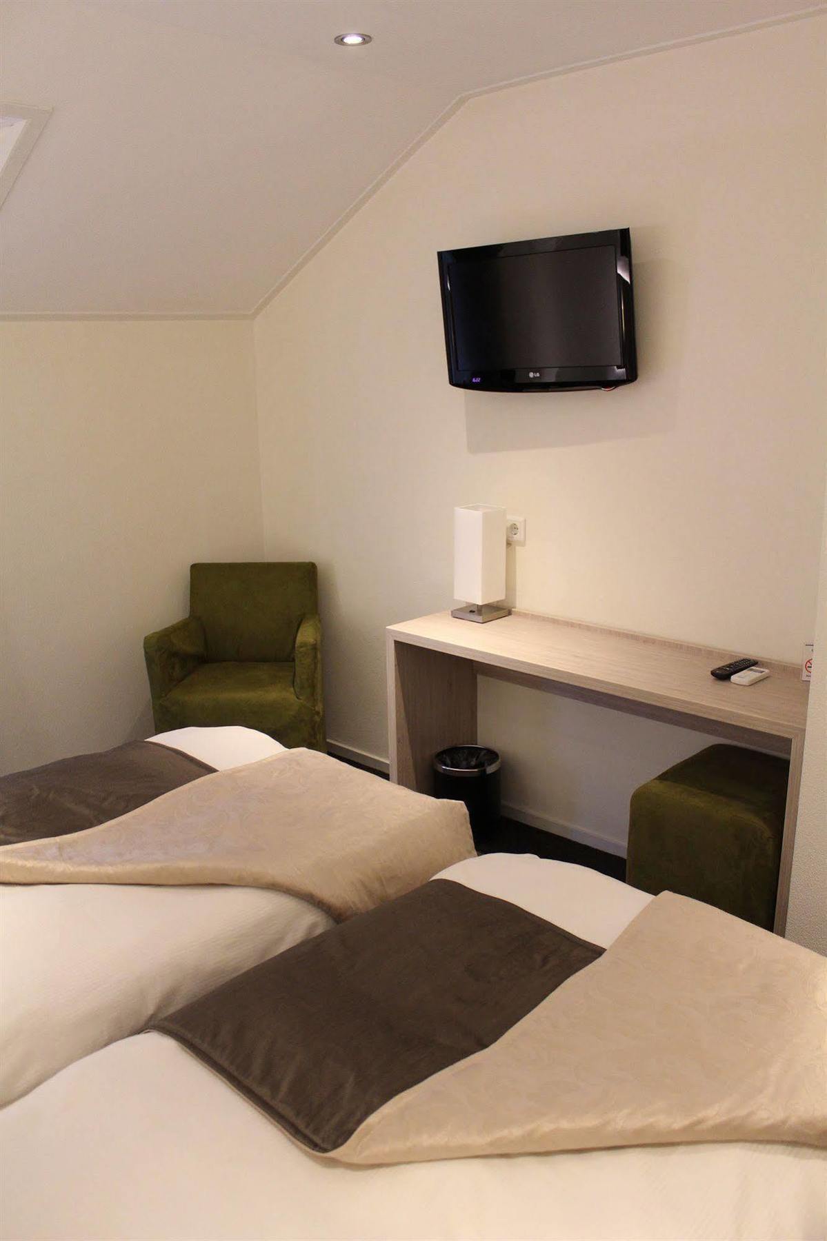 De Twee Linden Hotel Beneden-Leeuwen ภายนอก รูปภาพ