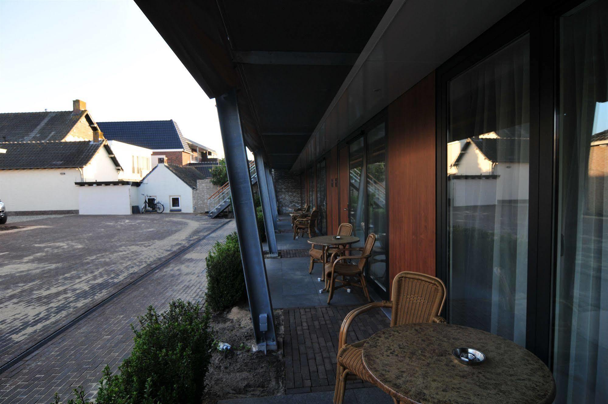 De Twee Linden Hotel Beneden-Leeuwen ภายนอก รูปภาพ