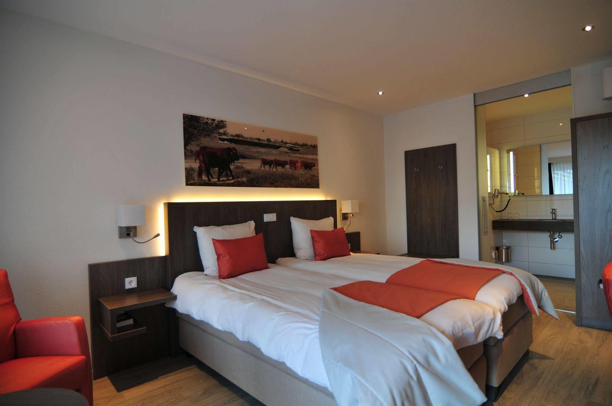 De Twee Linden Hotel Beneden-Leeuwen ภายนอก รูปภาพ