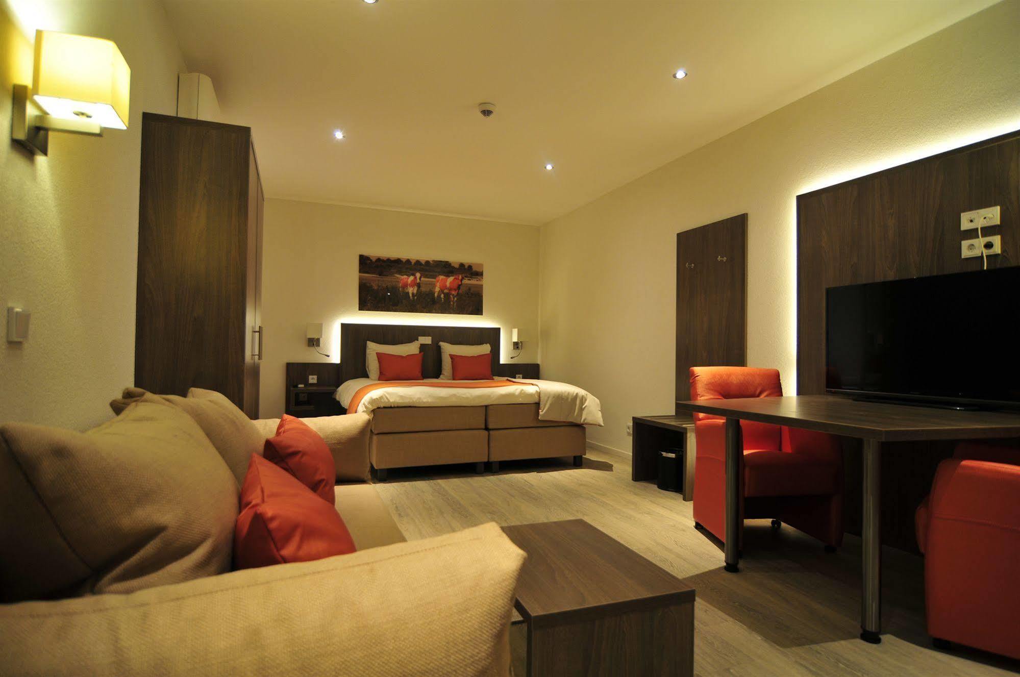 De Twee Linden Hotel Beneden-Leeuwen ภายนอก รูปภาพ