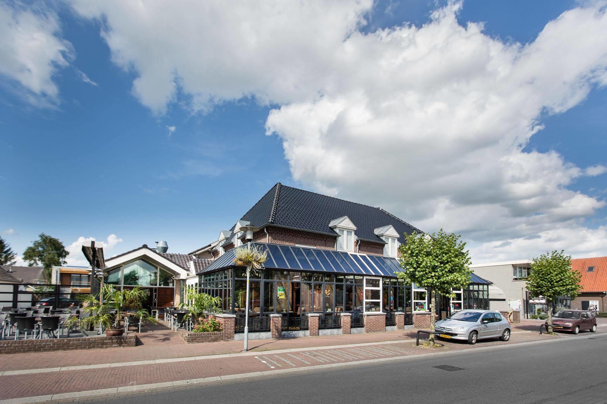 De Twee Linden Hotel Beneden-Leeuwen ภายนอก รูปภาพ