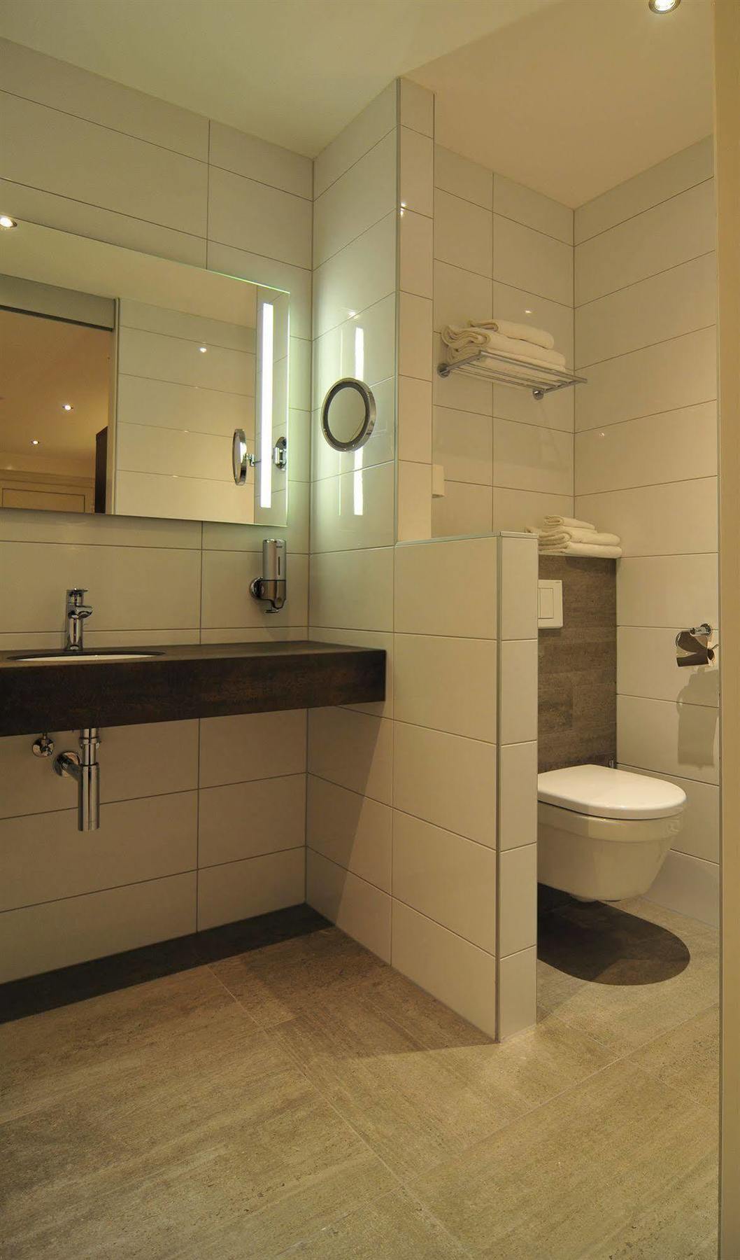 De Twee Linden Hotel Beneden-Leeuwen ภายนอก รูปภาพ